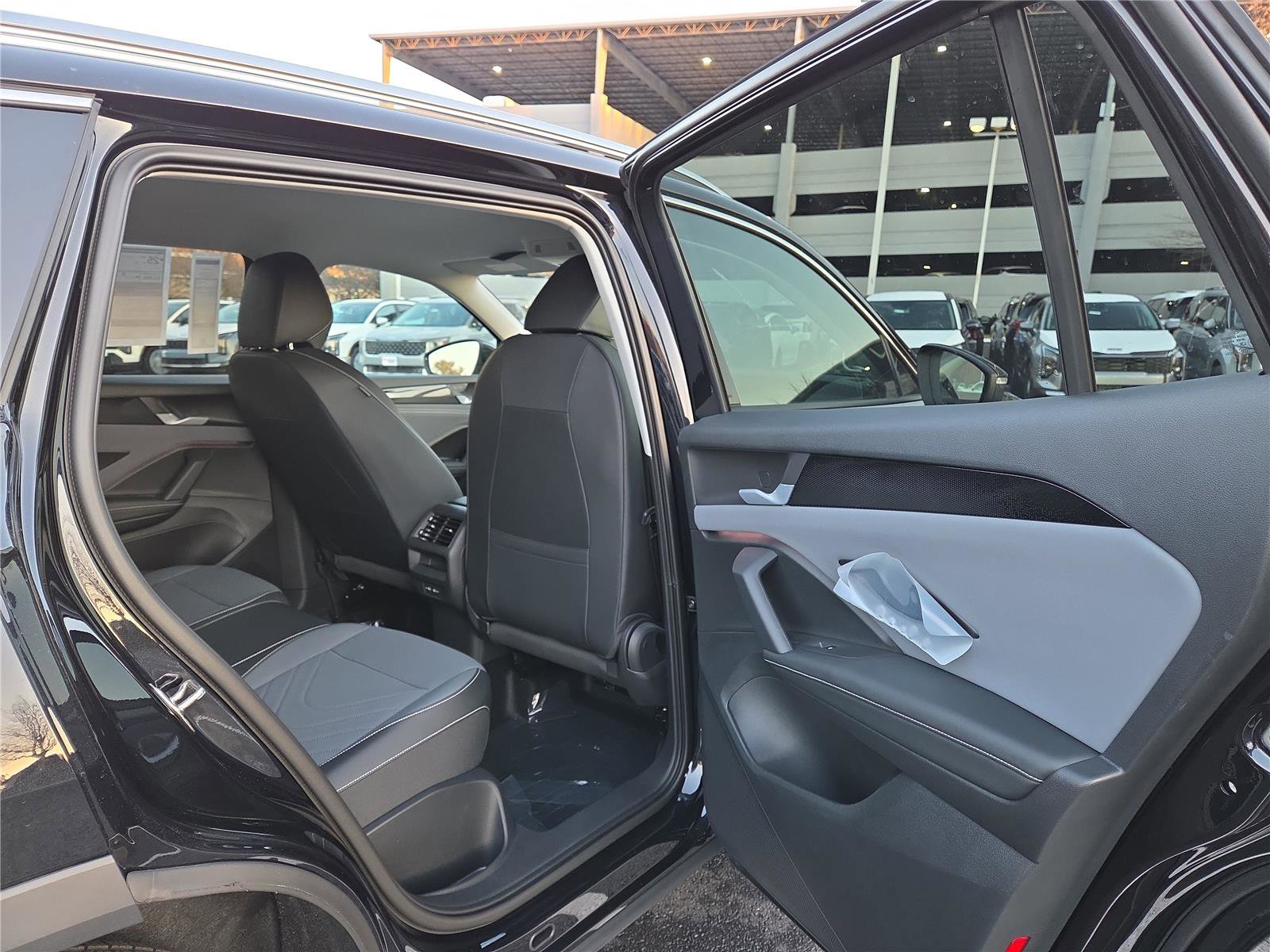 New 2026 Volkswagen Tiguan SE image 28