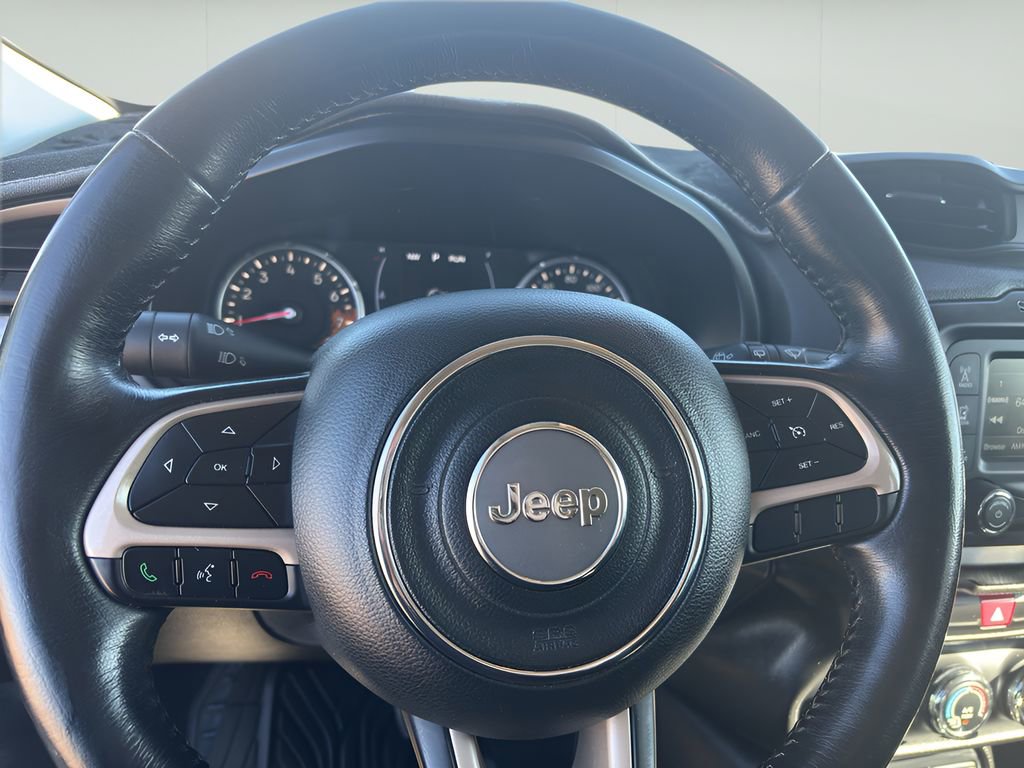 Used 2017 Jeep Renegade Latitude FWD image 25