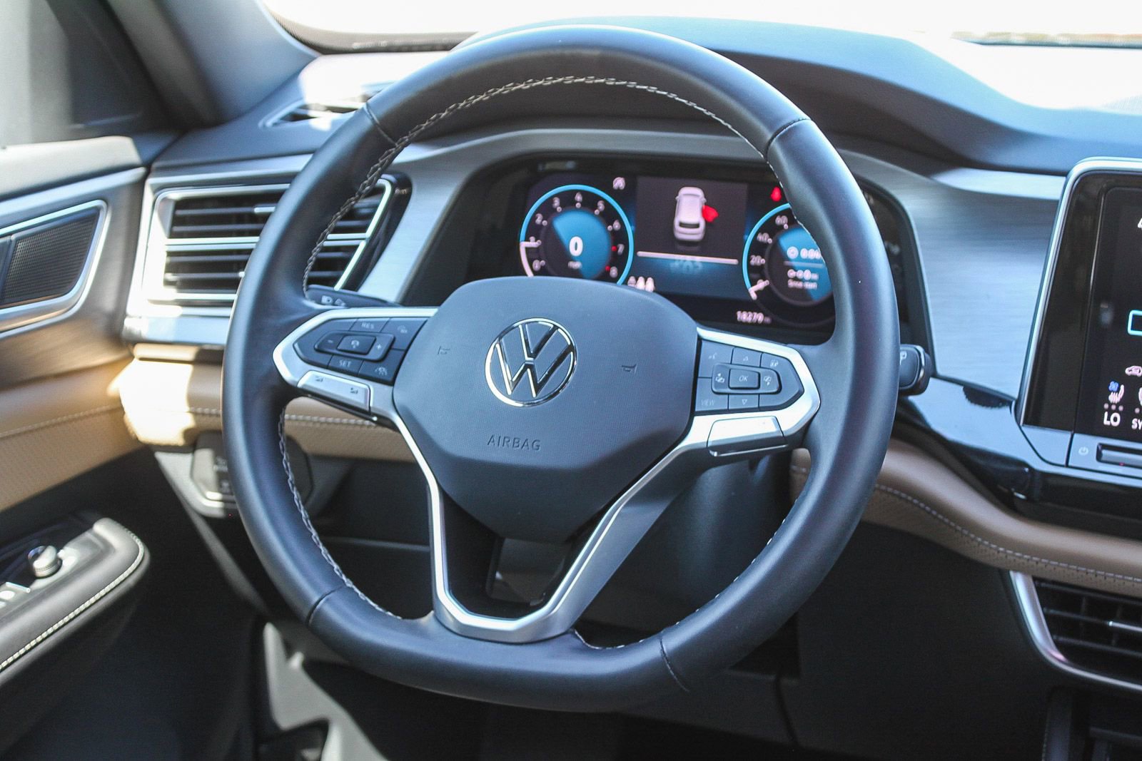 Used 2025 Volkswagen Atlas Cross Sport SE image 16