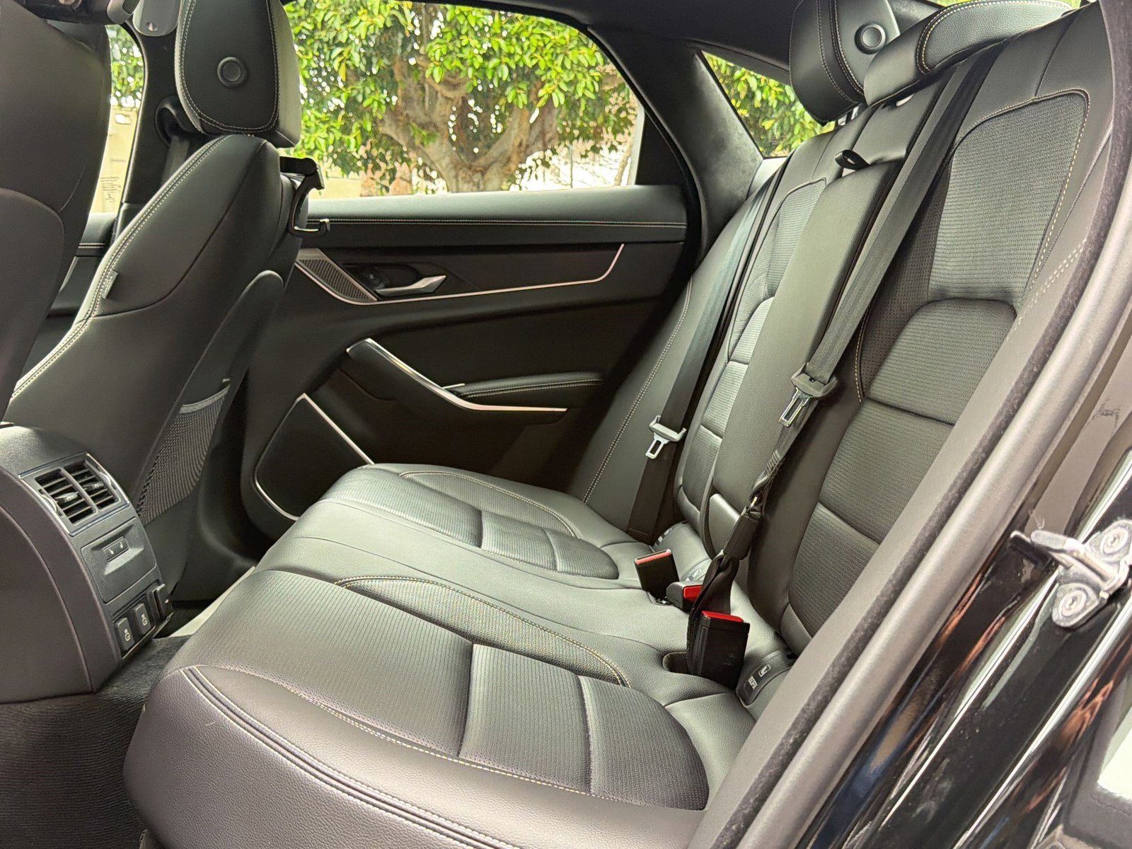 Used 2024 Jaguar XF R-Dynamic SE image 27