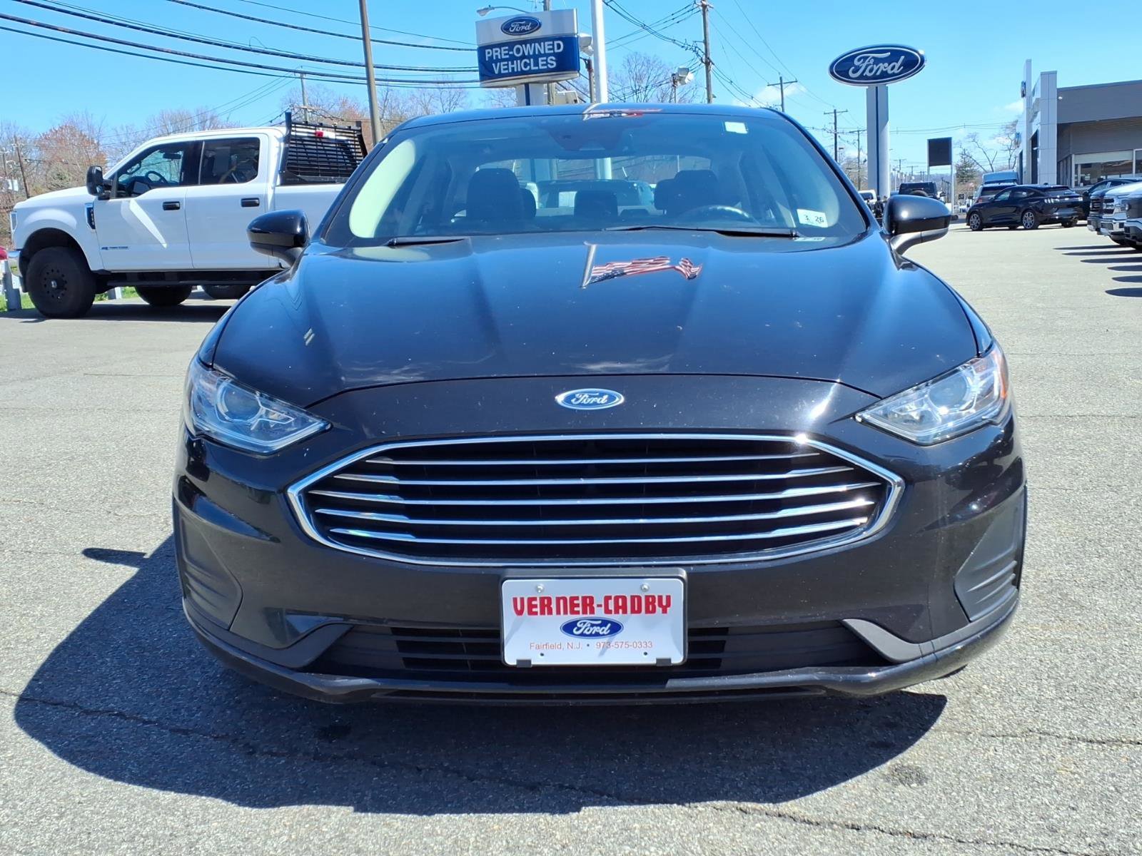Used 2020 Ford Fusion SE image 2