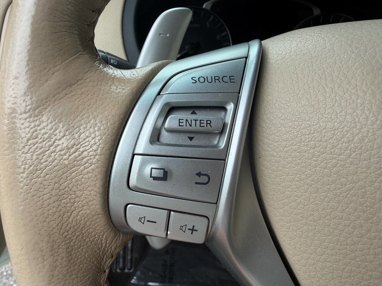 Used 2016 Nissan Altima 3.5 SL FWD image 23