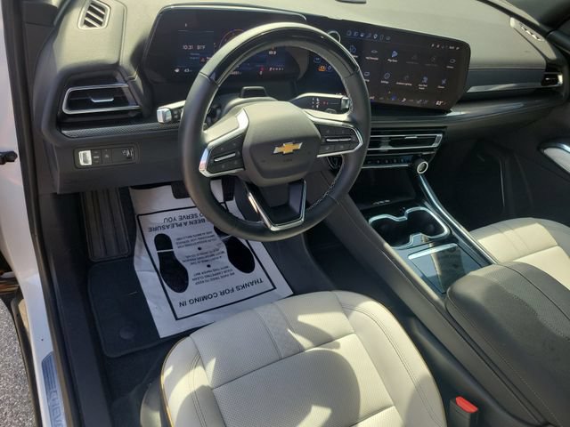 Used 2025 Chevrolet Traverse High Country FWD image 17