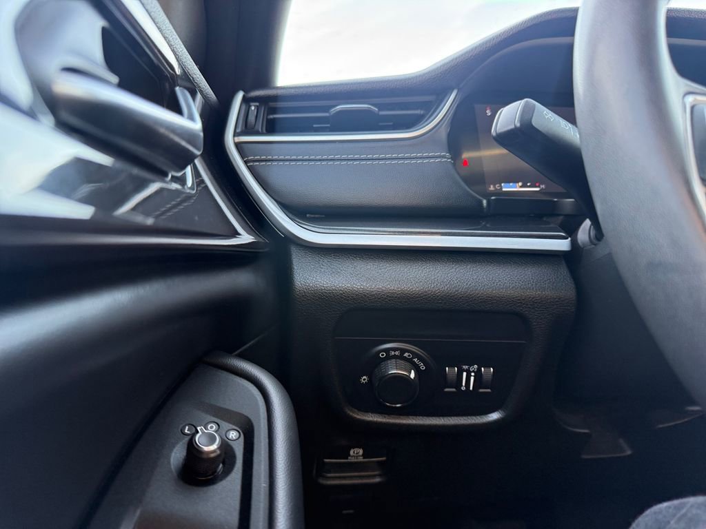 Used 2023 Jeep Grand Cherokee Altitude image 22