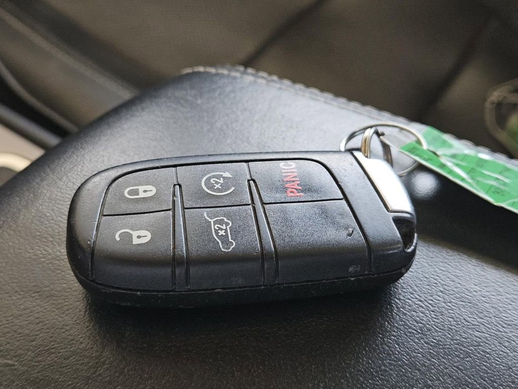 Used 2016 Jeep Grand Cherokee Overland image 39