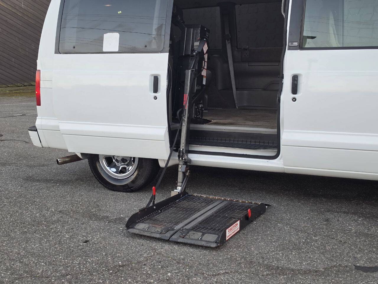 Used 2001 Chevrolet Astro Passenger RWD image 13