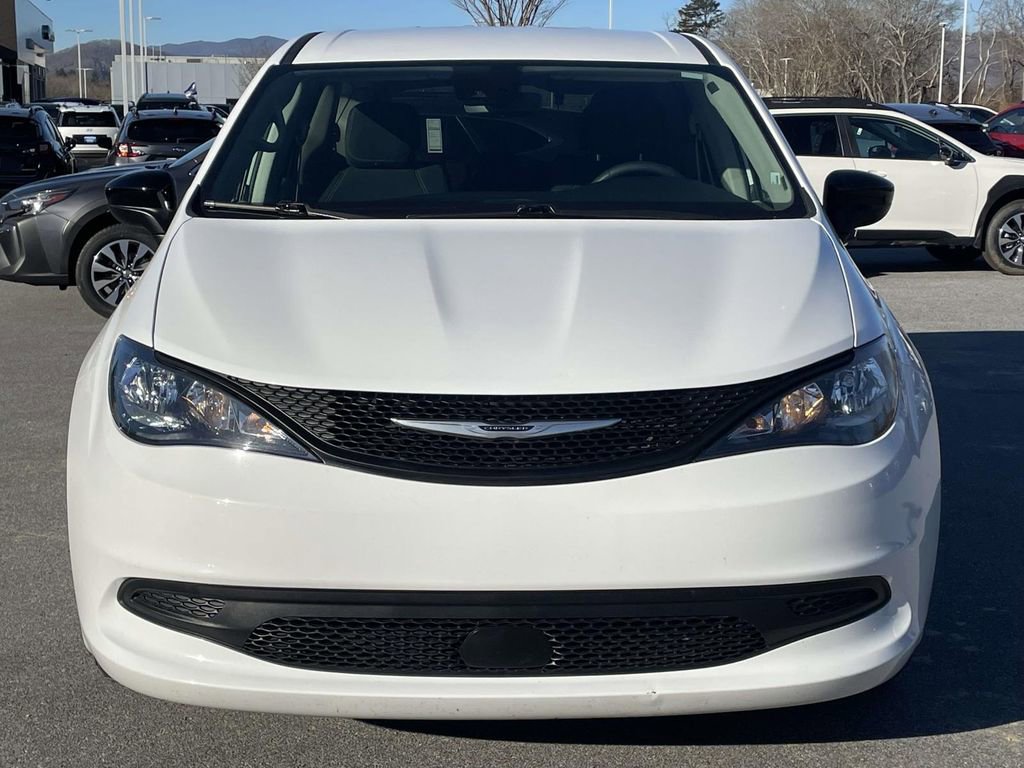 Used 2024 Chrysler Voyager LX image 23