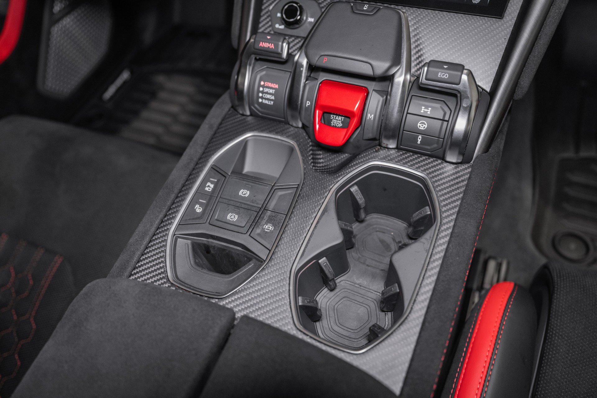 Used 2024 Lamborghini Urus Performante AWD/4WD image 45
