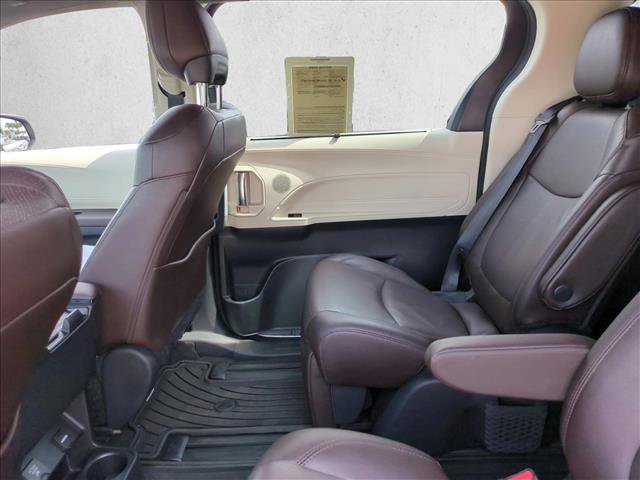Used 2024 Toyota Sienna Platinum AWD/4WD image 19