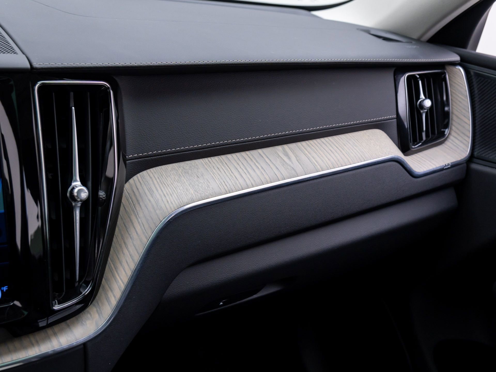 Used 2021 Volvo XC60 T6 Inscription w/ Advanced Package image 29