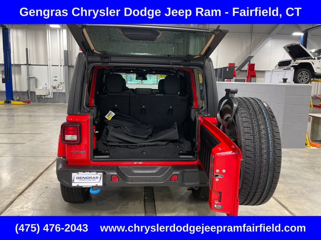 Used 2024 Jeep Wrangler Unlimited w/ Convenience Group AWD/4WD image 24