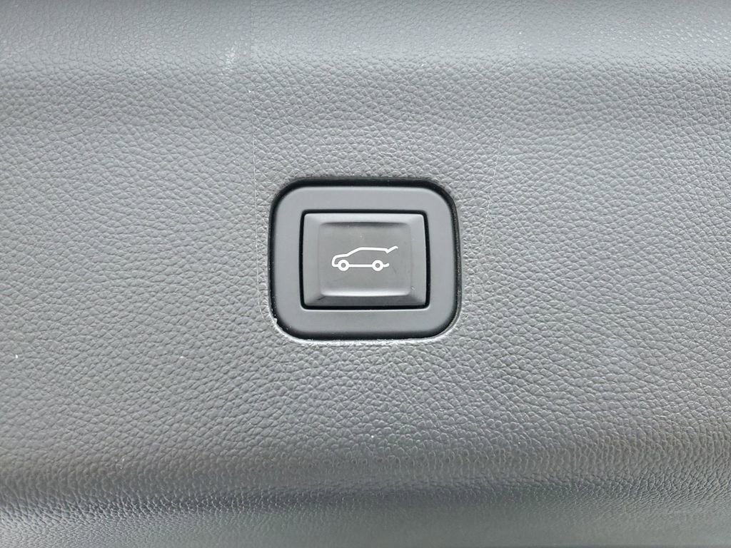 Used 2023 Buick Enclave Avenir w/ Avenir Technology Package AWD/4WD image 35