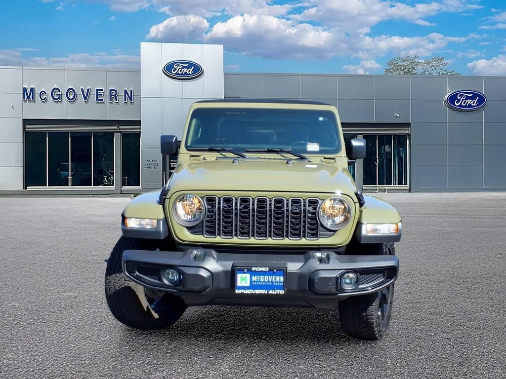 Used 2025 Jeep Gladiator Sport AWD/4WD image 3