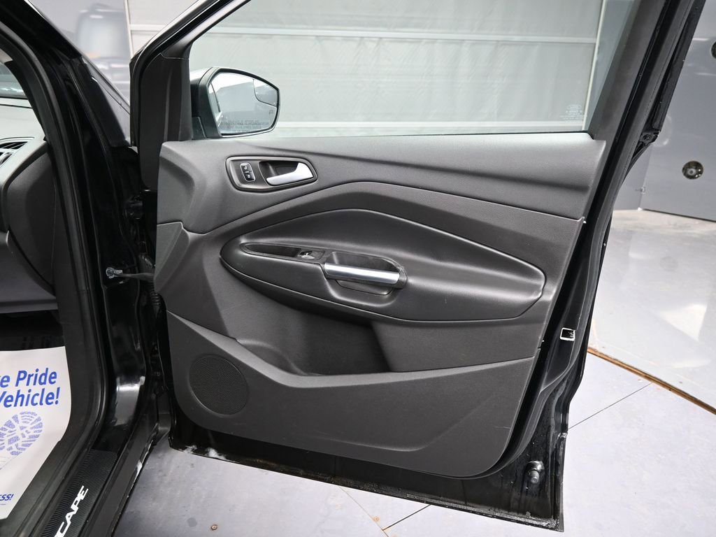 Used 2017 Ford Escape SE AWD/4WD image 16