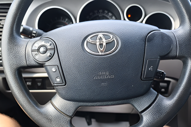 Used 2012 Toyota Tundra 4x4 CrewMax w/ Tow Pkg image 13