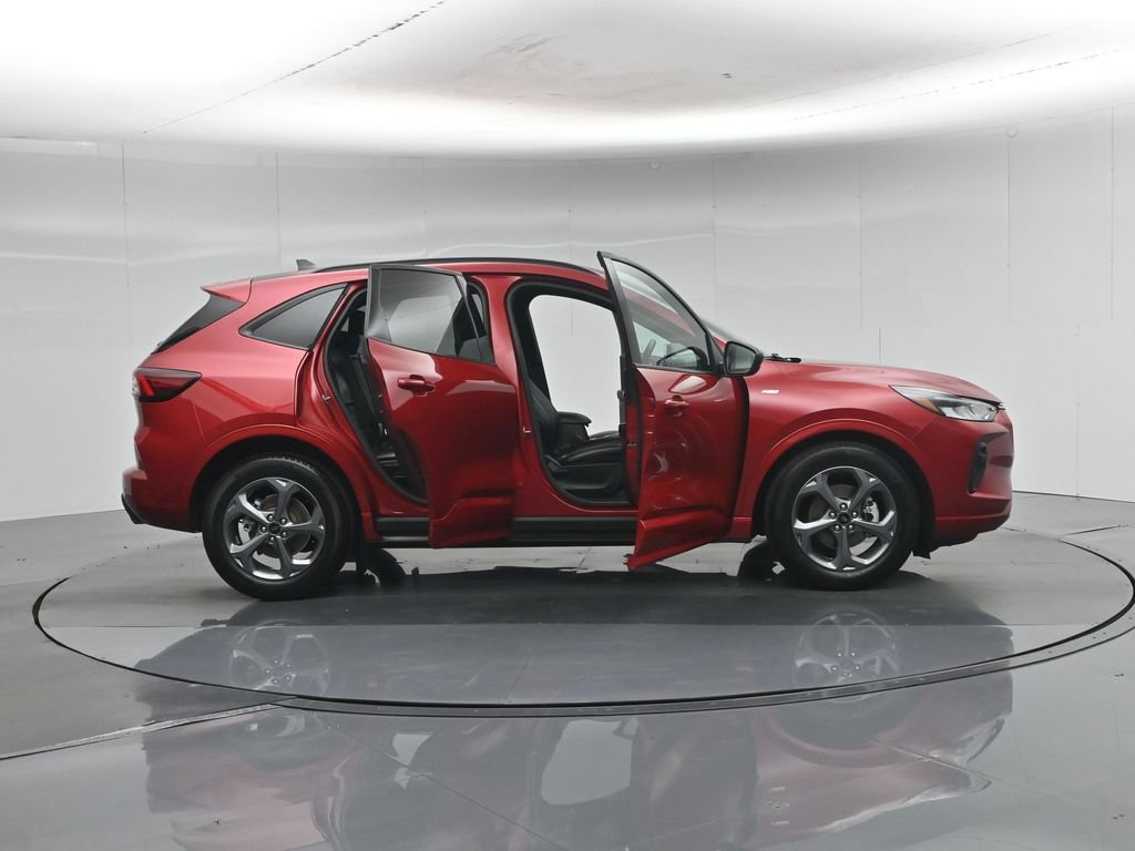 Used 2023 Ford Escape ST-Line w/ Tech Pack #1 FWD image 5