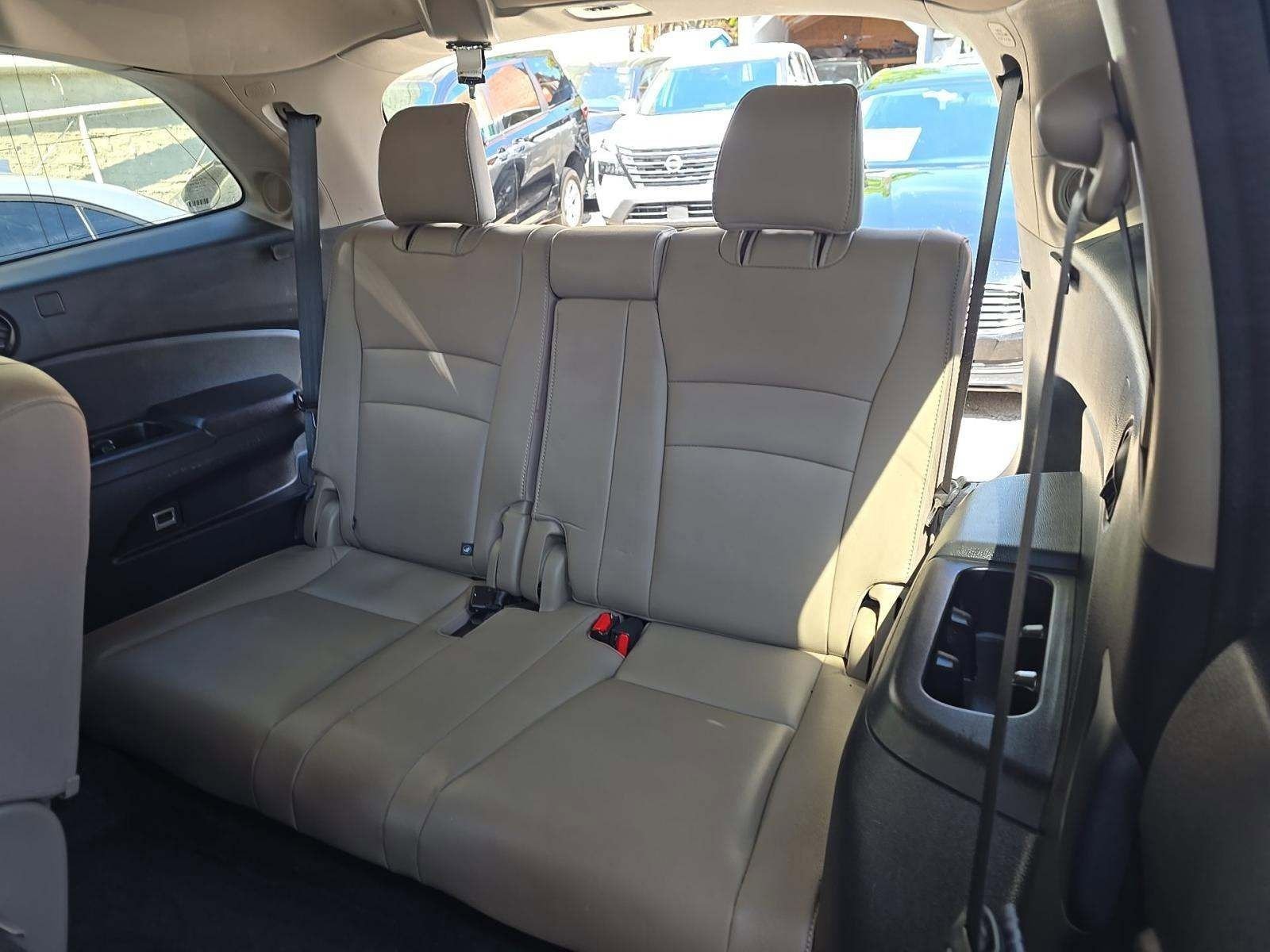 Used 2016 Honda Pilot Touring image 12