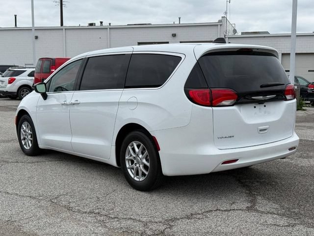 Used 2024 Chrysler Voyager LX FWD image 3