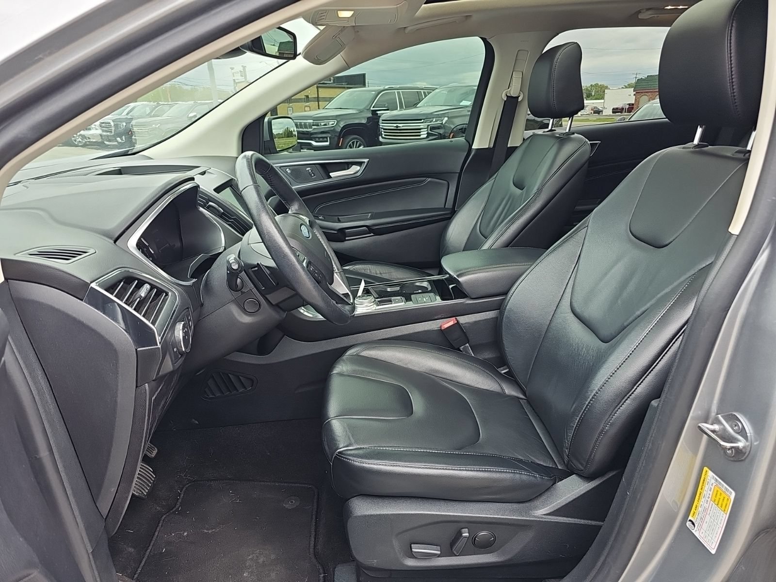 Used 2020 Ford Edge Titanium w/ Class II Trailer Tow Package AWD/4WD image 9