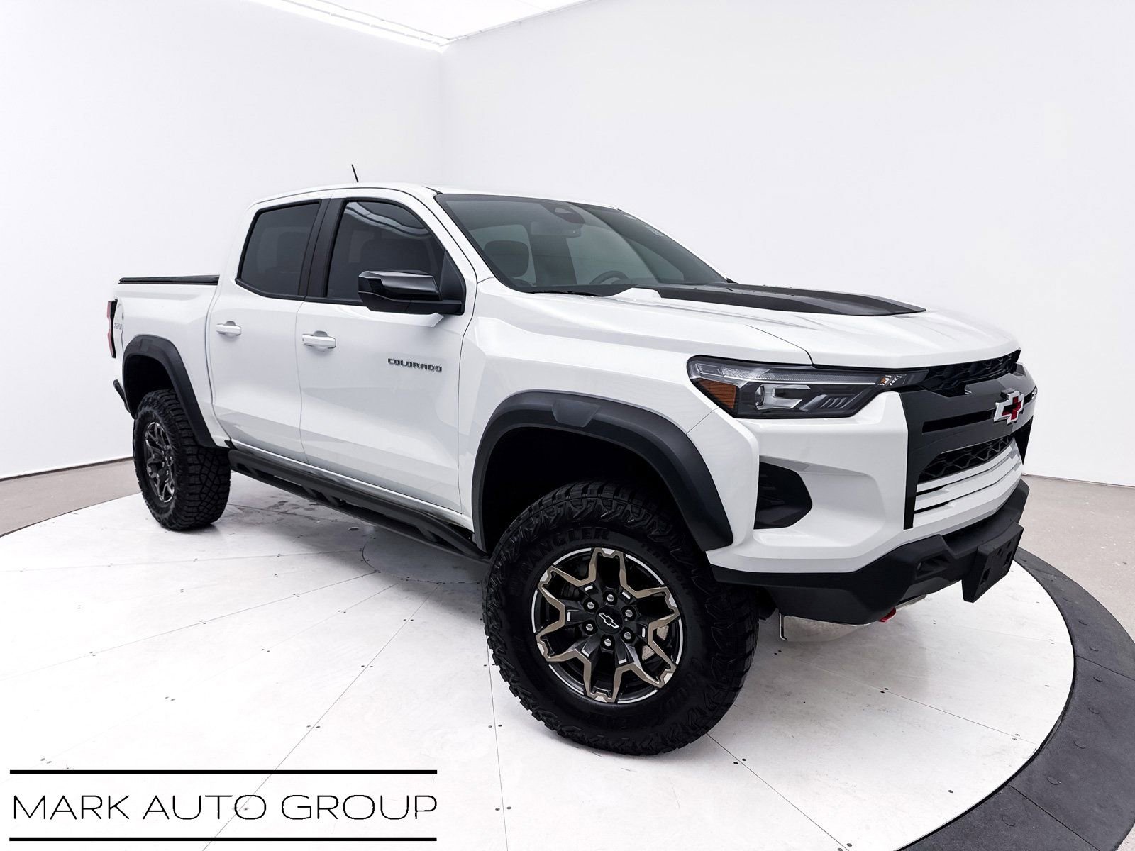 Used 2024 Chevrolet Colorado ZR2 AWD/4WD image 1