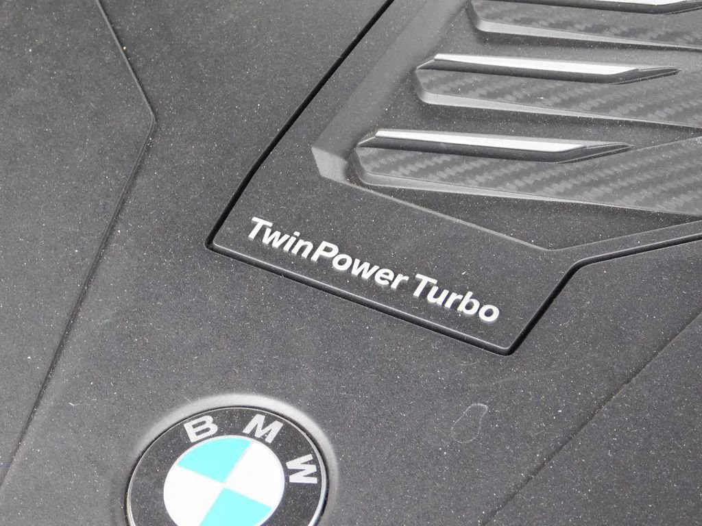 Used 2022 BMW 740i xDrive w/ M Sport Package AWD/4WD image 28
