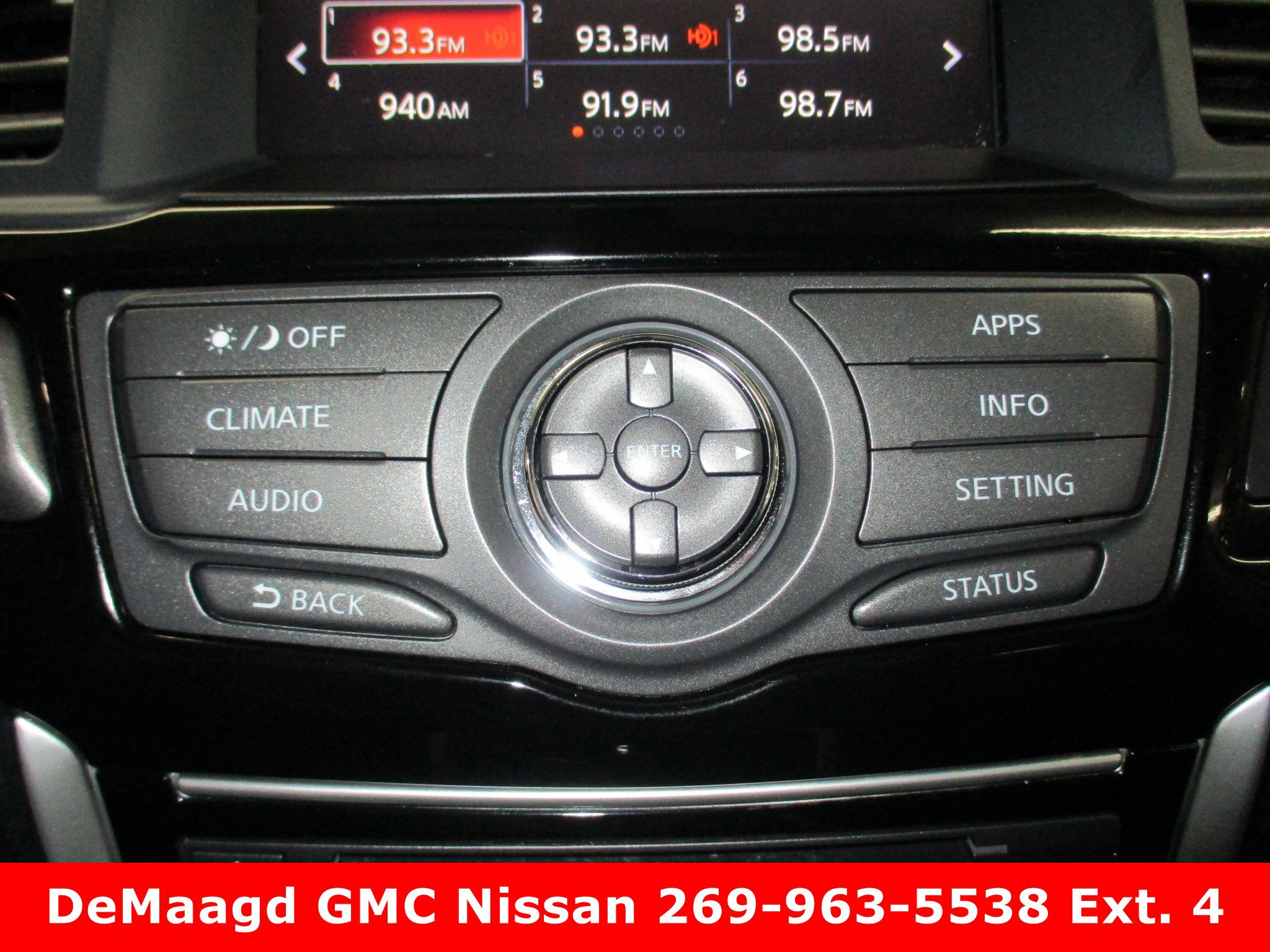 Used 2019 Nissan Pathfinder S image 22