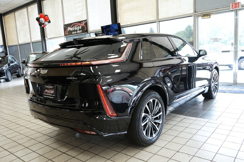 Used 2024 Cadillac Lyriq Sport w/ LPO, Floor Liner Package AWD/4WD image 17