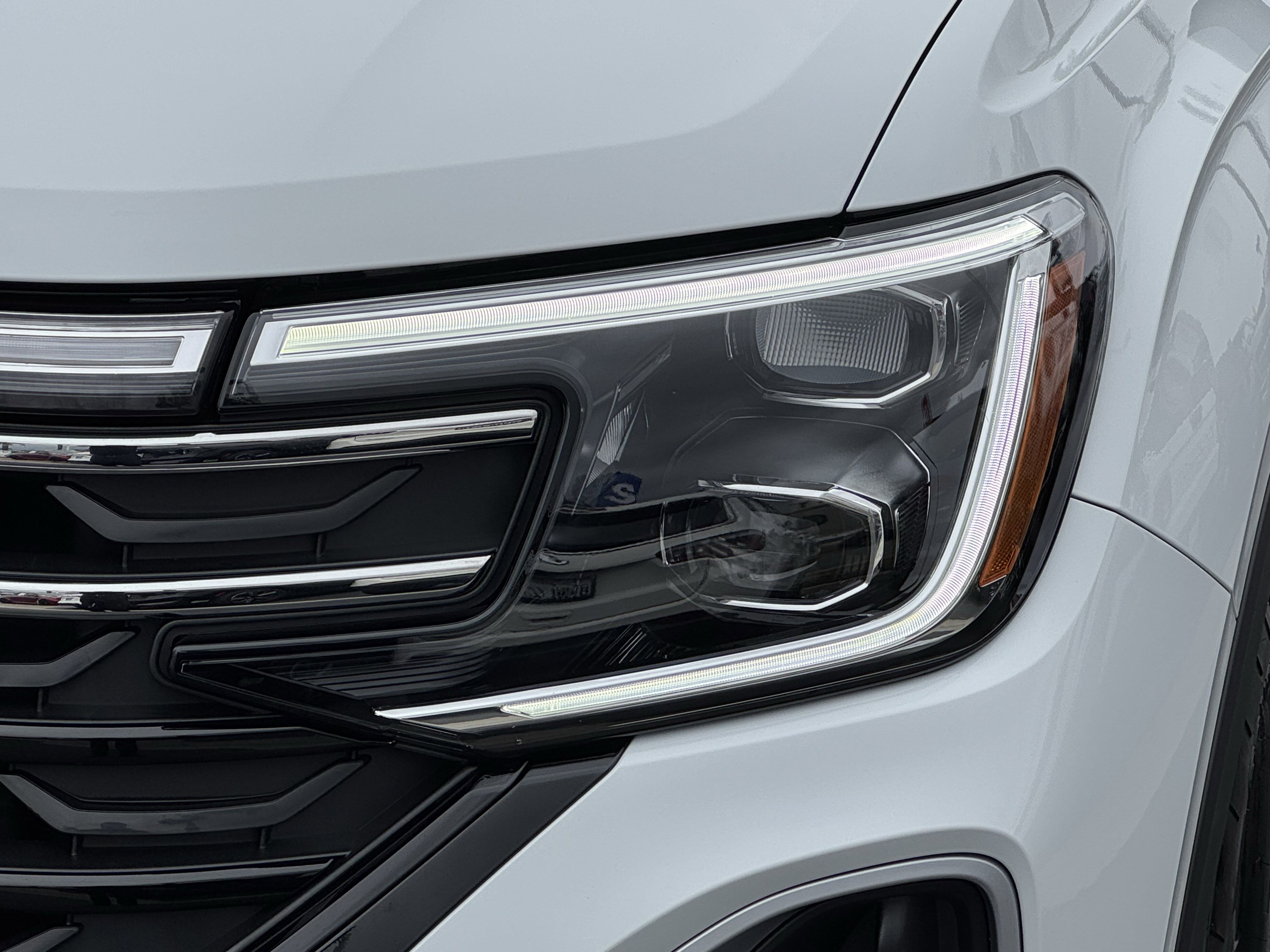 Certified 2024 Volkswagen Atlas Peak Edition SE image 6