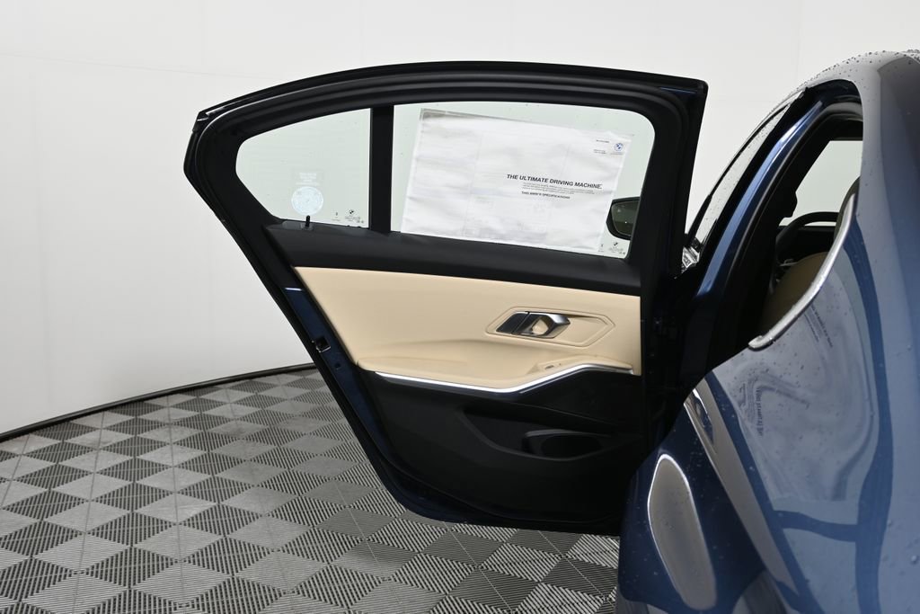 Used 2026 BMW 330i xDrive Sedan w/ Premium Package image 31