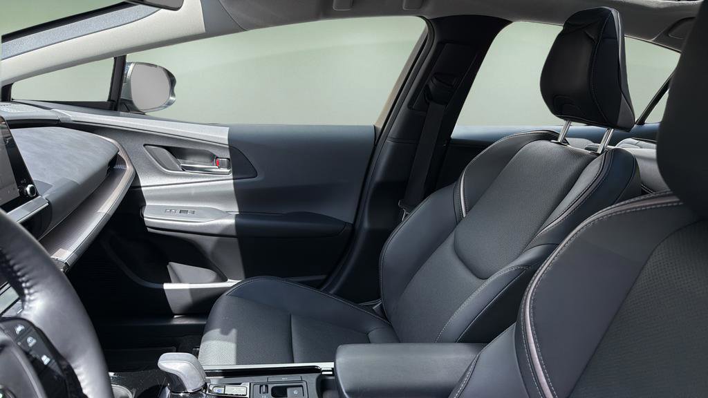 Used 2023 Toyota Prius XLE image 13