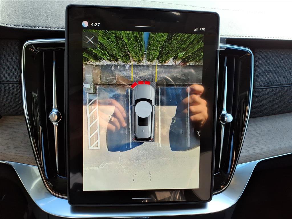 New 2026 Volvo XC90 B6 Plus w/ Protection Package Premier image 16