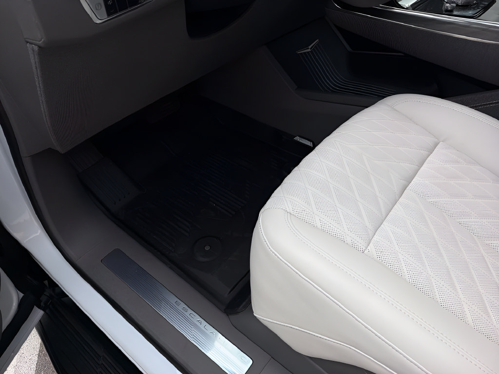 New 2026 Cadillac Escalade IQ Sport 1 w/ LPO, Floor Liner Package AWD/4WD image 19