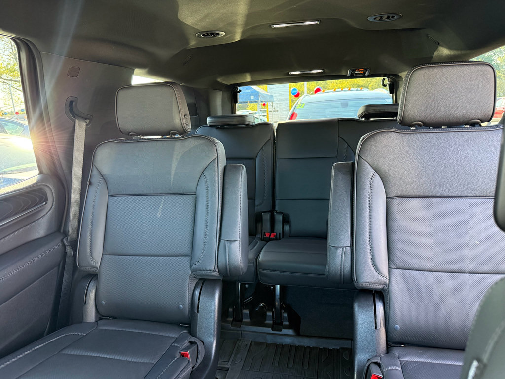 Used 2023 GMC Yukon Denali w/ Advanced Technology Package AWD/4WD image 23