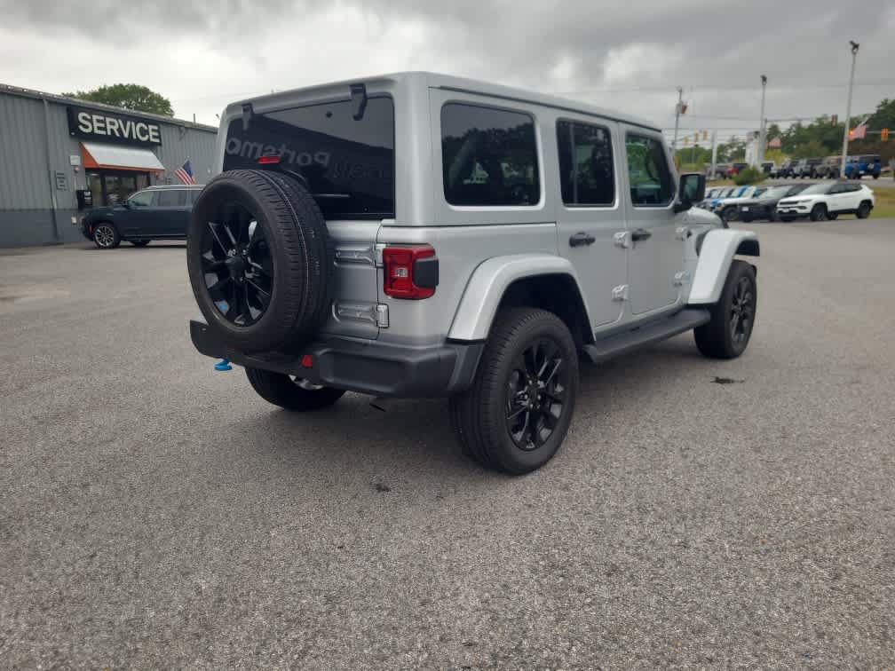 Used 2023 Jeep Wrangler Unlimited Sahara w/ Cold Weather Group AWD/4WD image 10
