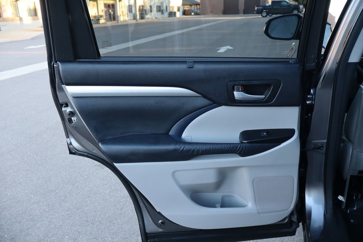 Used 2014 Toyota Highlander XLE image 26