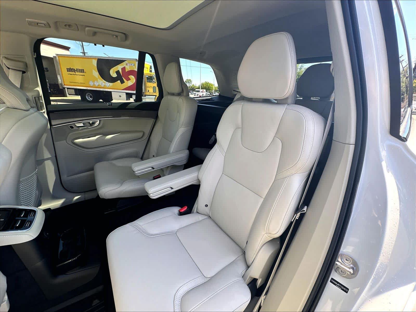 New 2026 Volvo XC90 T8 Ultra w/ Protection Package AWD/4WD image 12