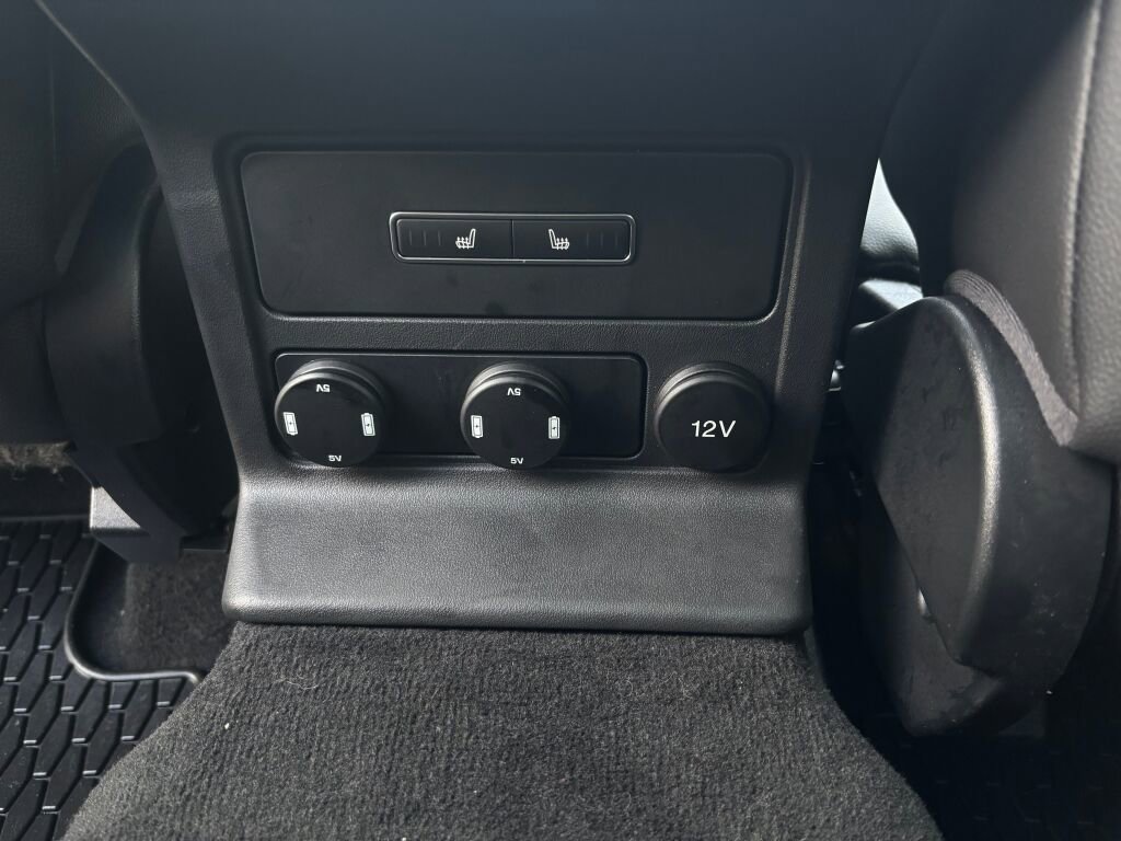 Used 2017 Jaguar F-PACE Premium image 14