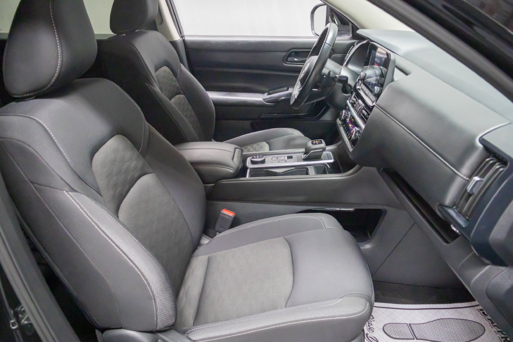 Used 2024 Nissan Pathfinder SV AWD/4WD image 14