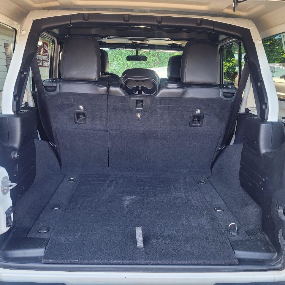 Used 2018 Jeep Wrangler Unlimited Sahara AWD/4WD image 35