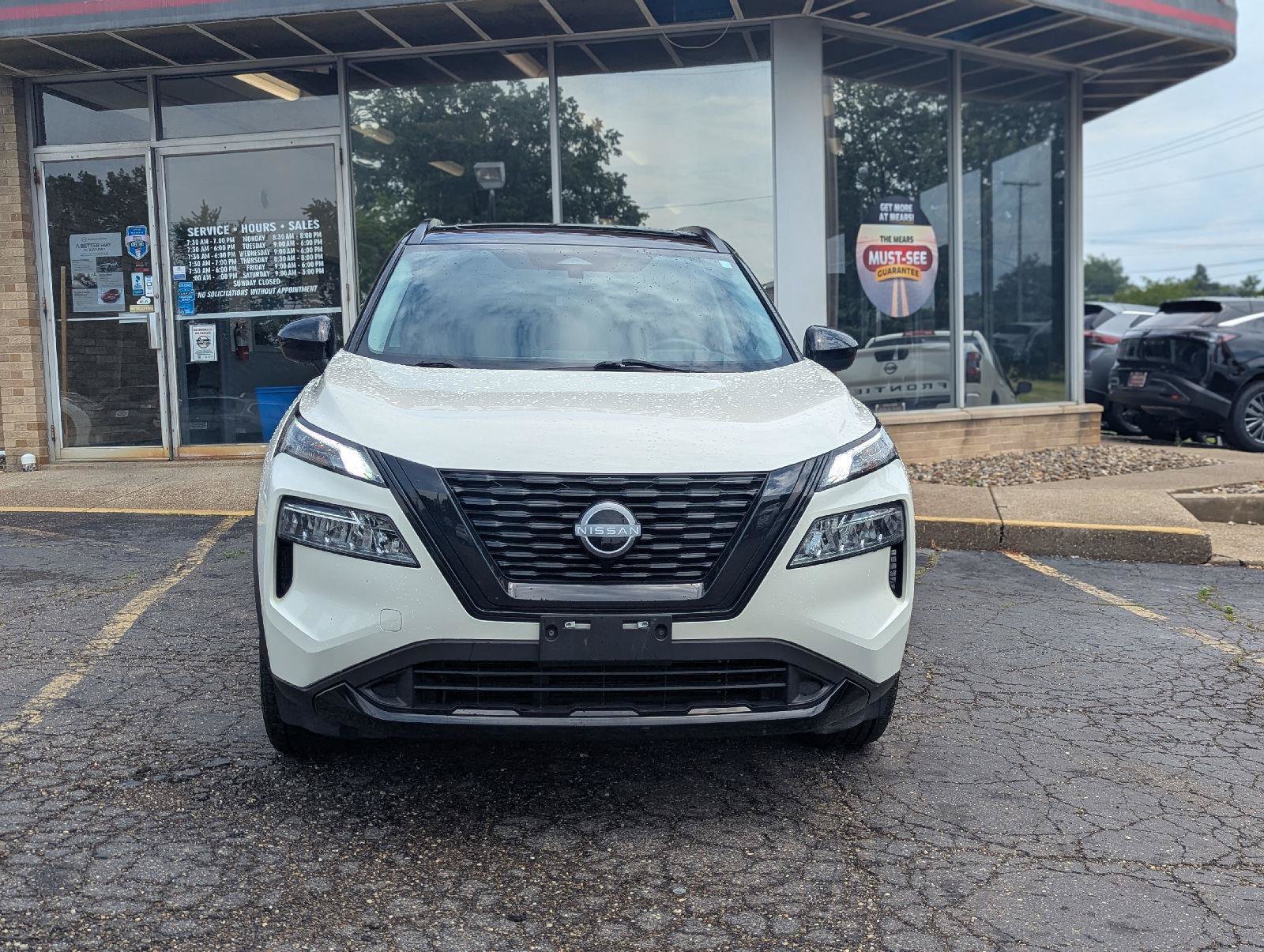 Used 2023 Nissan Rogue SV w/ SV Premium B Package AWD/4WD image 2