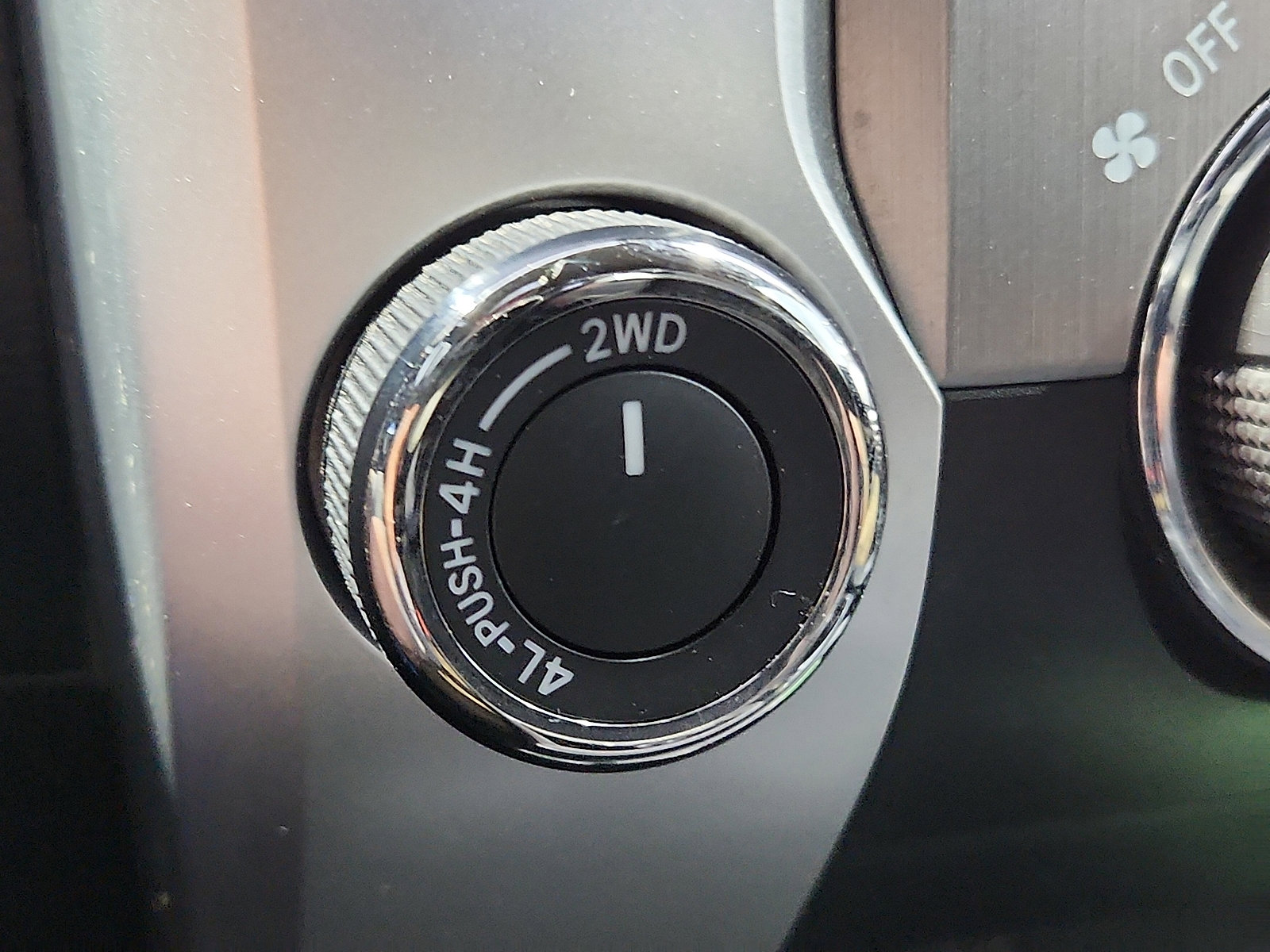 Used 2019 Toyota Tundra SR5 w/ SR5 Upgrade Package AWD/4WD image 19