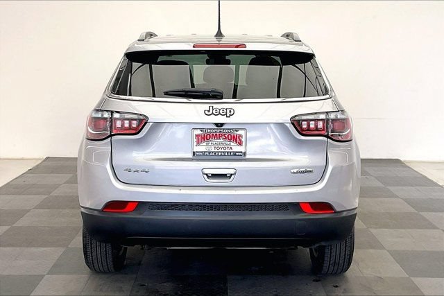Used 2024 Jeep Compass Latitude w/ Altitude Special Edition AWD/4WD image 3
