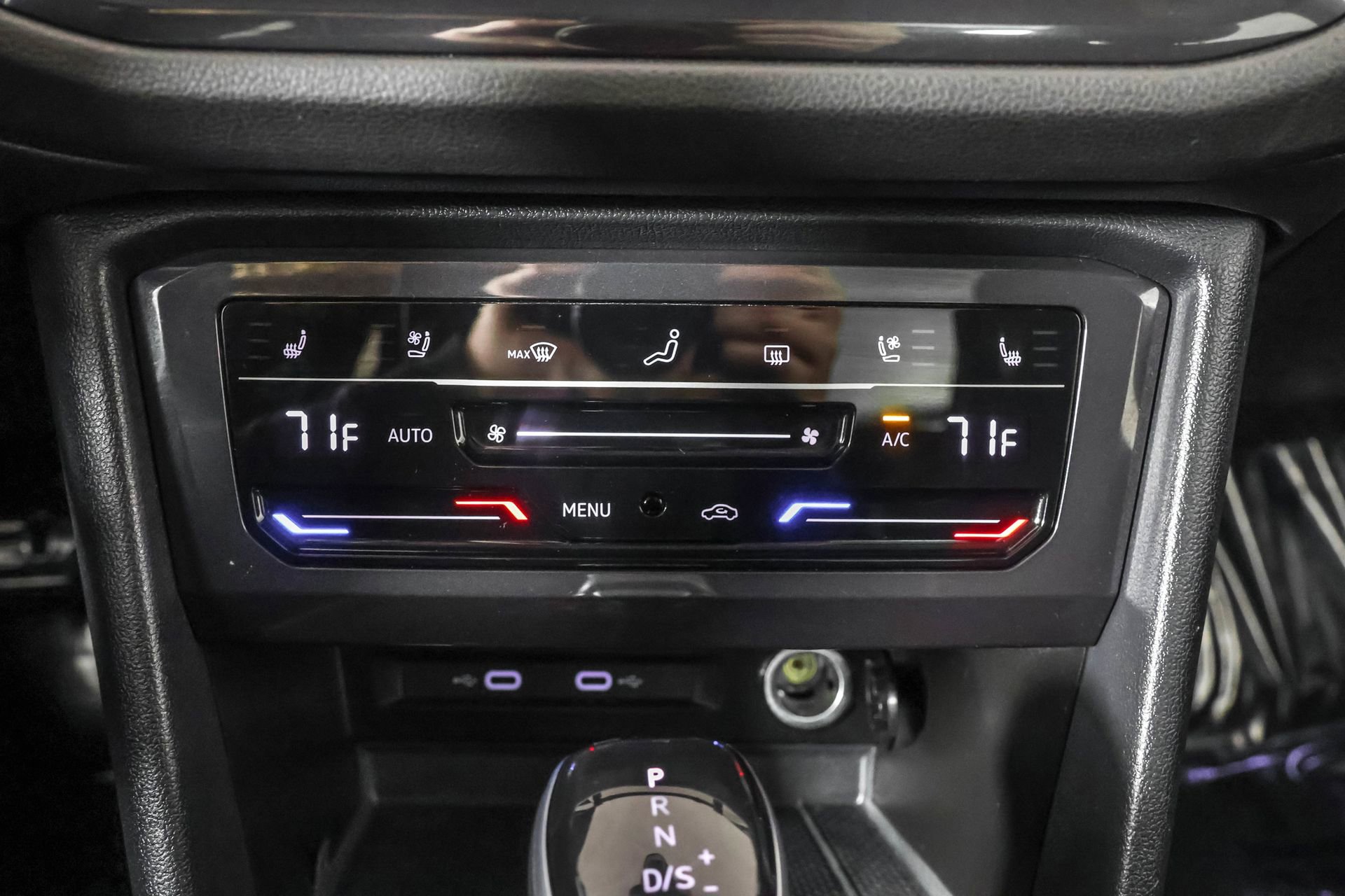 Used 2024 Volkswagen Tiguan SEL R-Line image 31