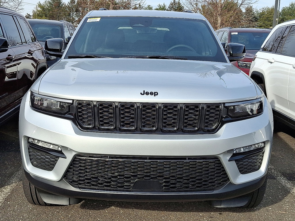 New 2025 Jeep Grand Cherokee Limited w/ Black Appearance Package AWD/4WD image 2