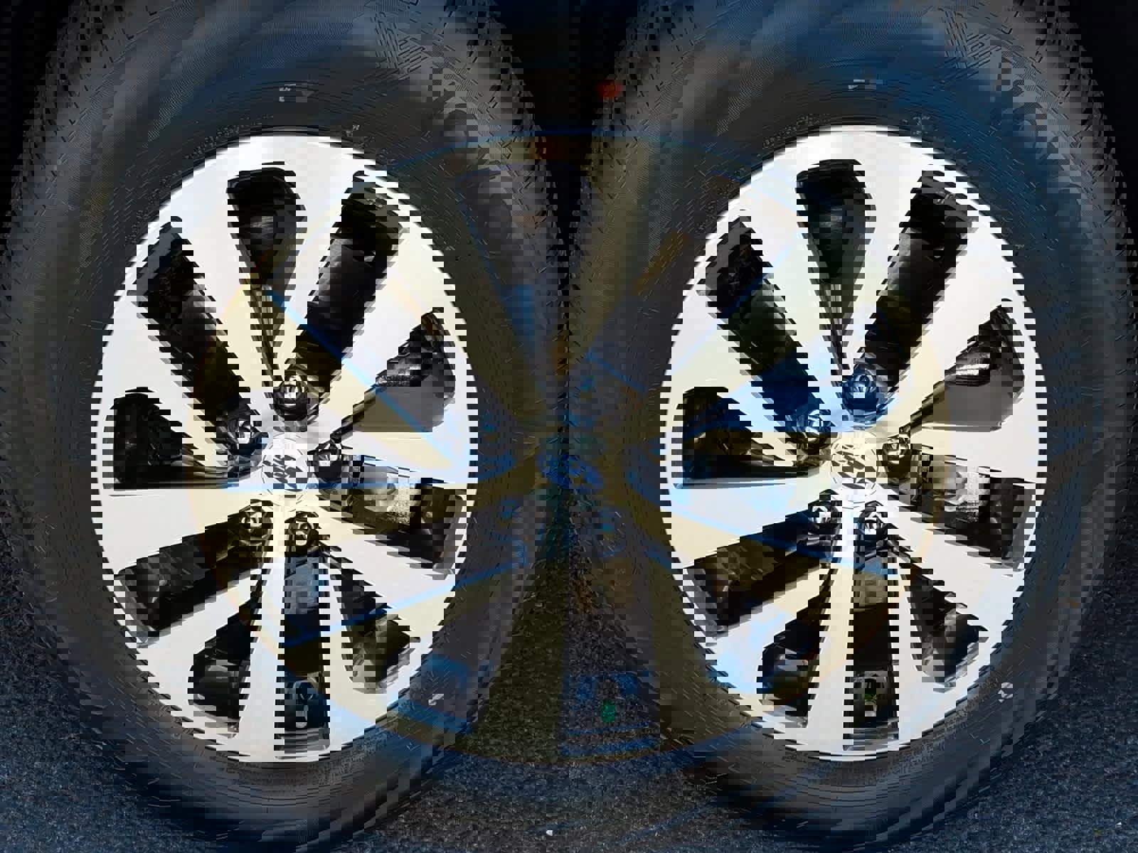 Certified 2025 Subaru Outback Premium w/ Popular Package #1A image 12