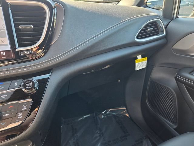 New 2026 Chrysler Pacifica Select FWD image 26