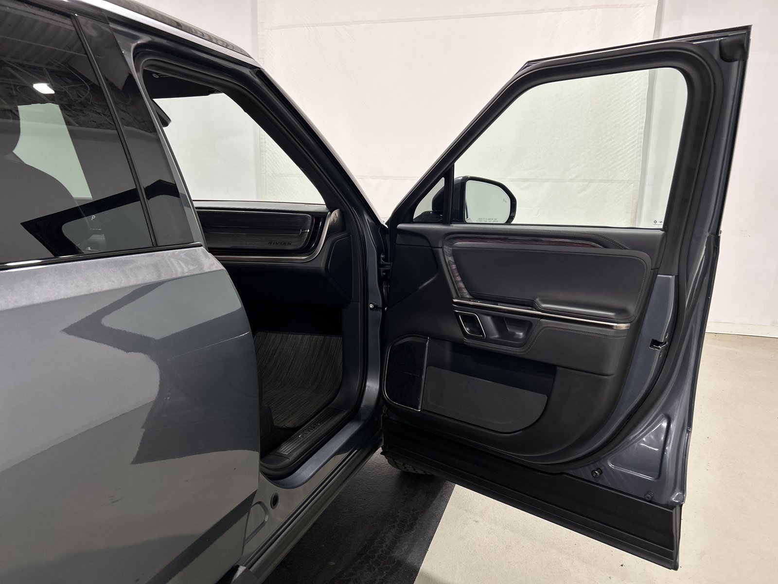 Used 2022 Rivian R1S Launch Edition AWD/4WD image 18