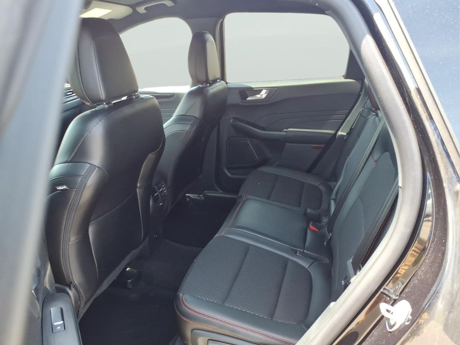 Used 2025 Ford Escape ST-Line w/ Tech Pack #1 AWD/4WD image 9