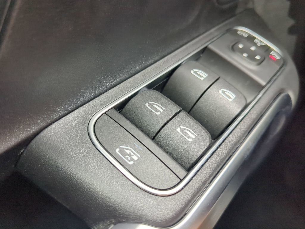 New 2024 Mercedes-Benz GLB 250 image 10