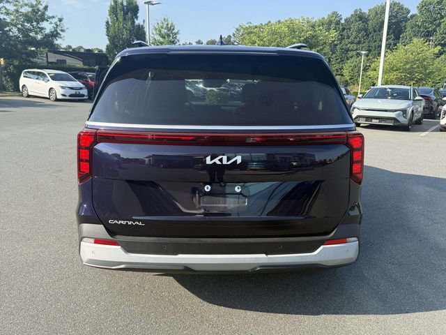 Used 2025 Kia Carnival EX FWD image 5